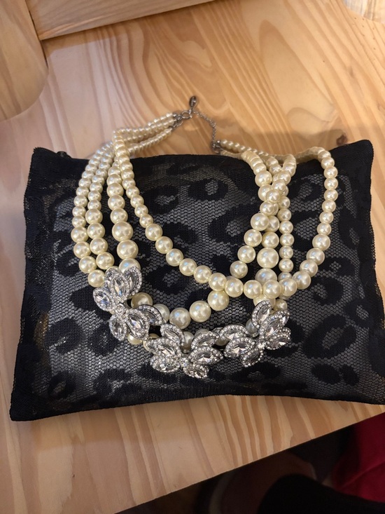 Ann Taylor Jewelry - Ann Taylor Vintage Style Pearl and Crystal Floral Statement Necklace ~NWOT
